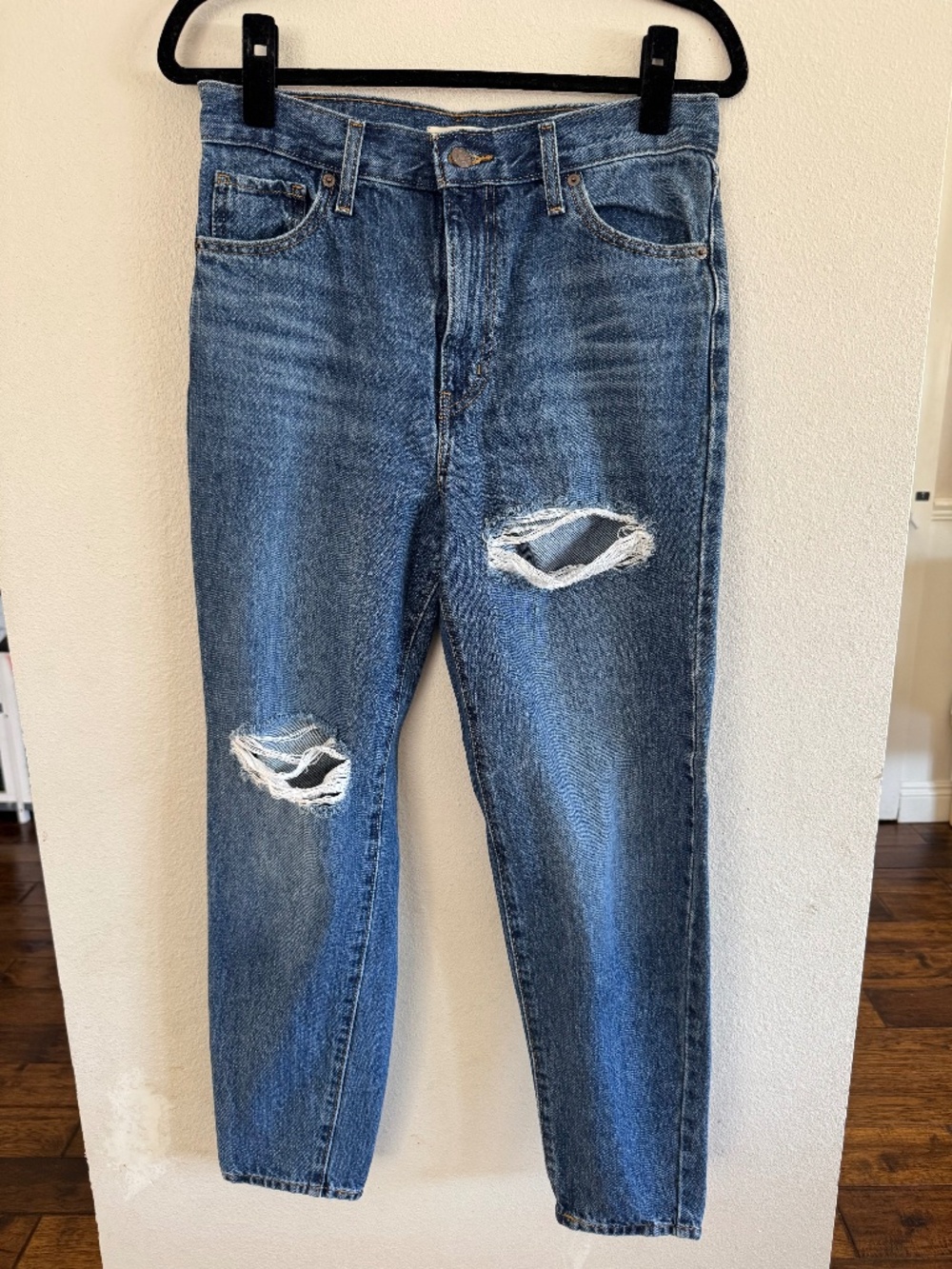 Levi's High Waisted Mom Jeans 28 Distressed Blue Denim